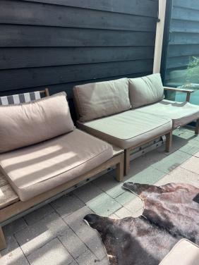 Een teakhouten tuinset