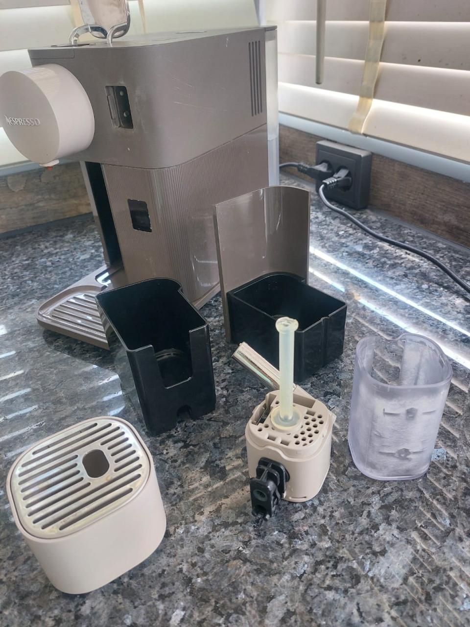 De' Longhi Nespresso machine