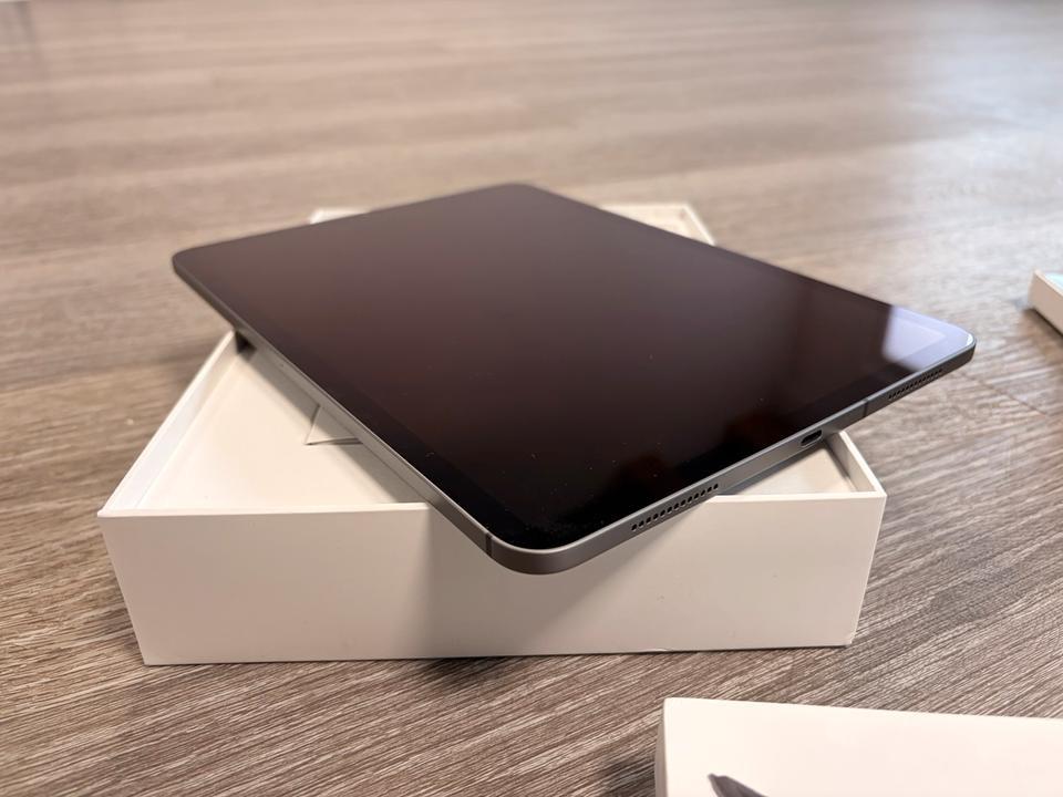 Apple iPad Pro 11 LTE 64GB met Magic Keyboard