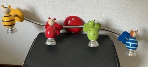 Leuke kinderlamp met vier vrolijke insectenfiguren