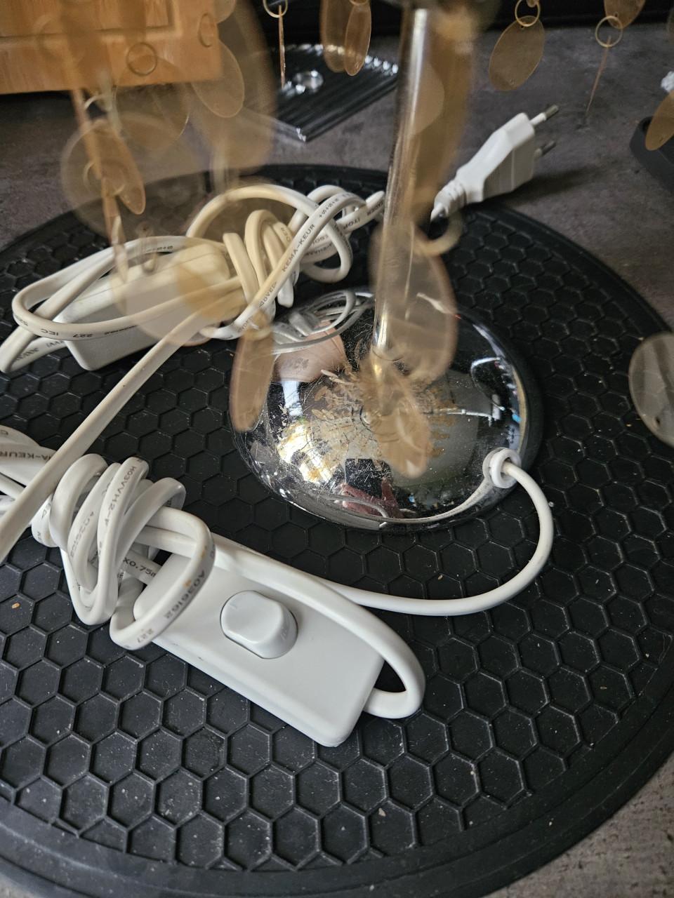 2 prachtige vintage design tafellampen, chroom en bladeren