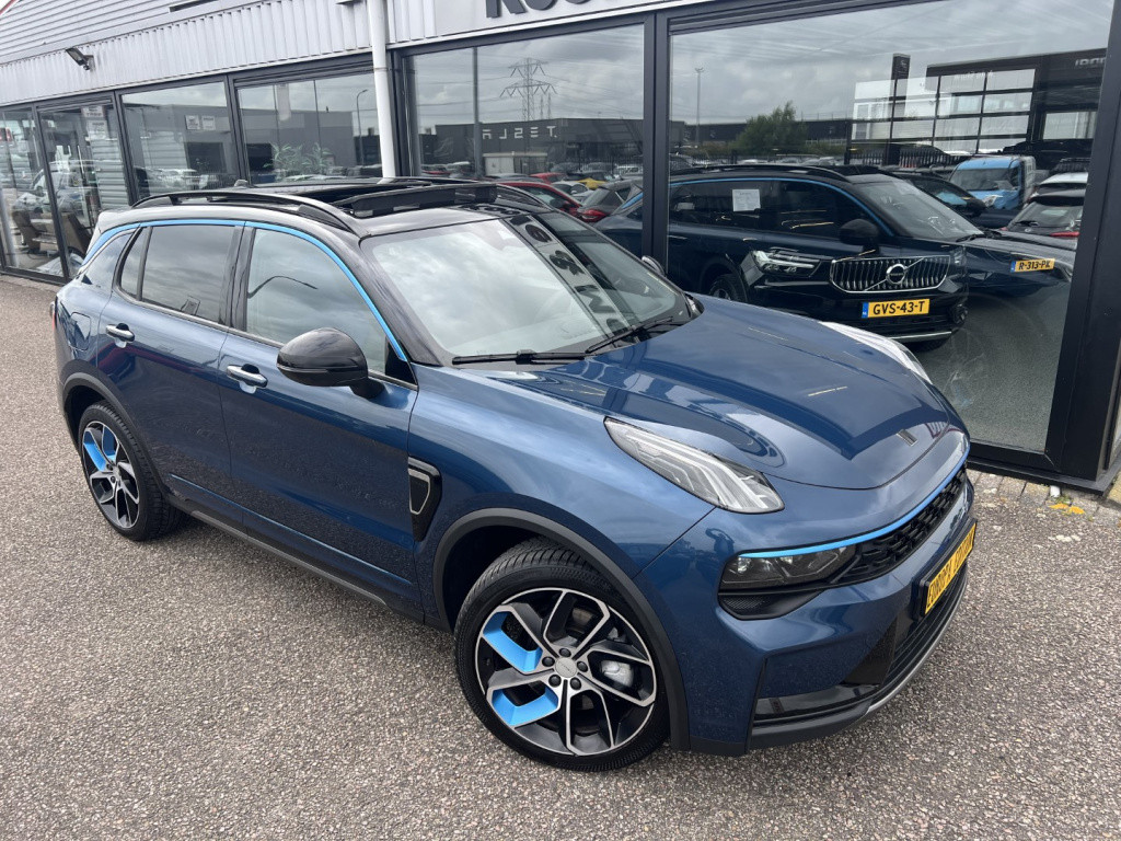 Lynk & Co 01 1.5 261pk plug in hybrid , pano dak , 360 gr camera , car play