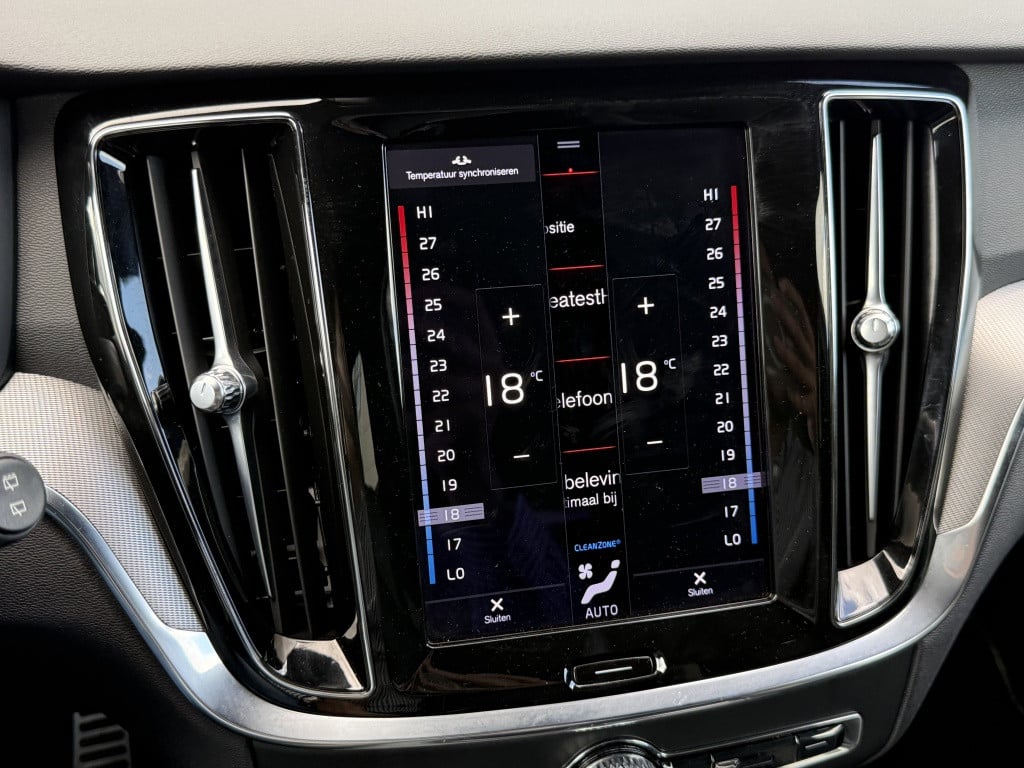 Volvo V60 t6 340pk recharge r-design| adap.cruise| trekhaak| camera| h&k s