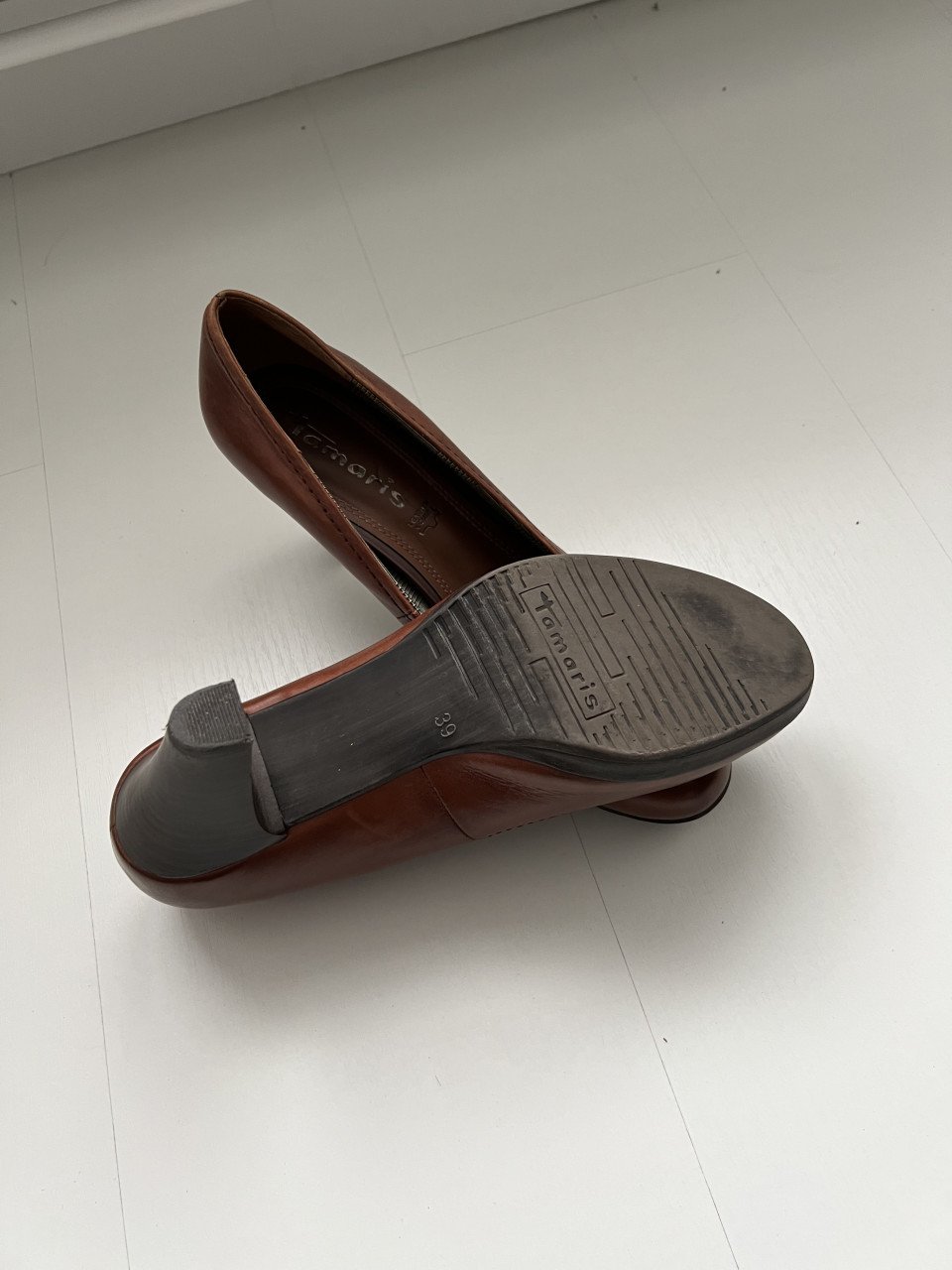 Pumps Tamaris bruin mt 39
