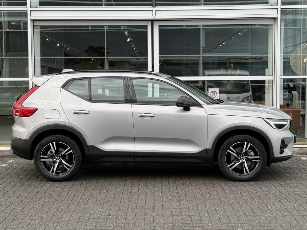 Volvo XC40 b4 197pk plus dark |adap.cruise| trekhaak | camera| elektrische