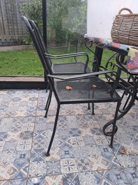 4 stoelen met evt tafeltje
