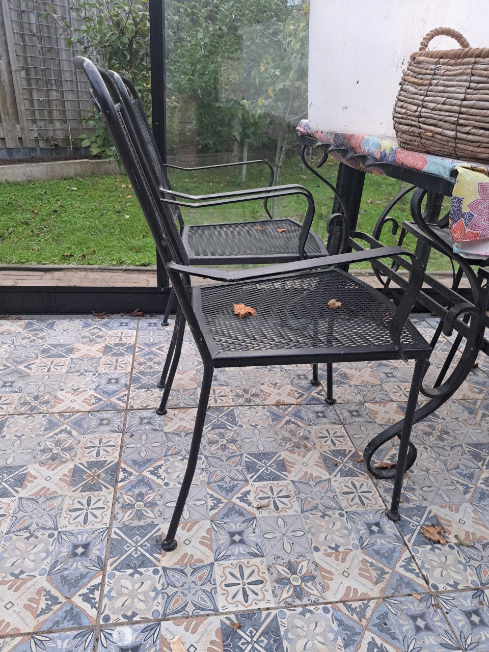 4 stoelen met evt tafeltje