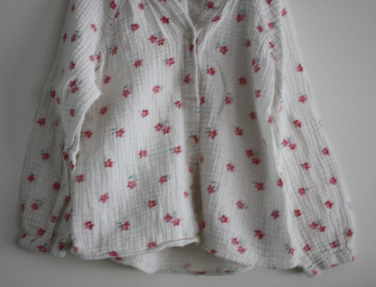 Witte blouse met bloemen print  maat 104