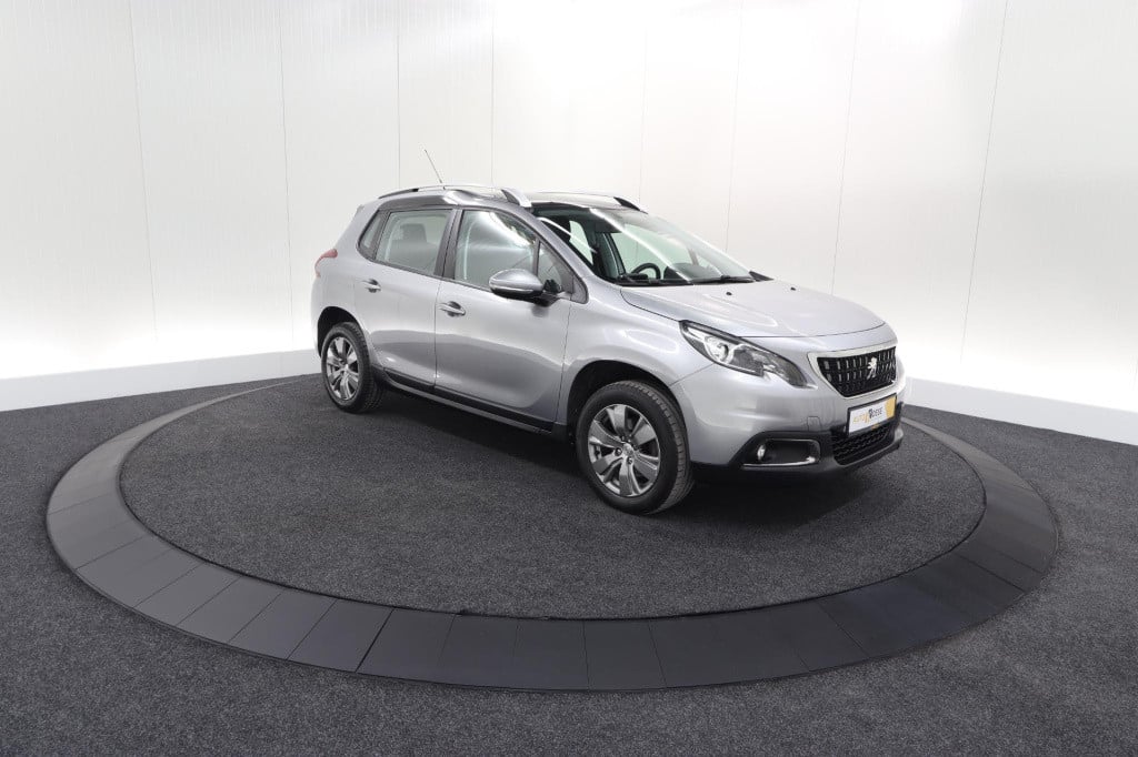 Peugeot 2008 puretech 82 blue lion | trekhaak | panoramadak | navigatie | p