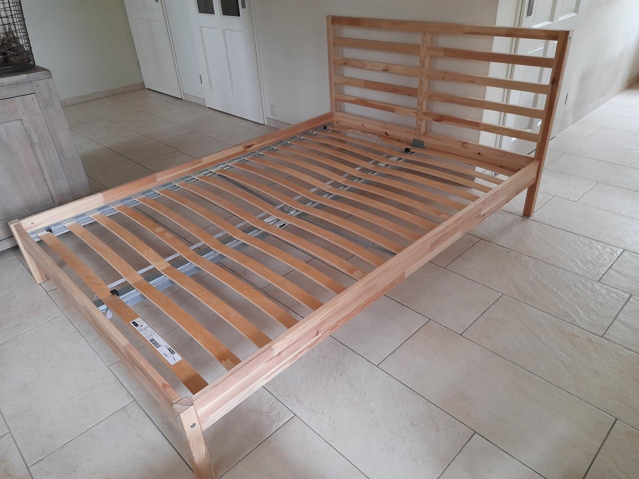 2 Persoons bed 140 x 200 (in goede nette staat )