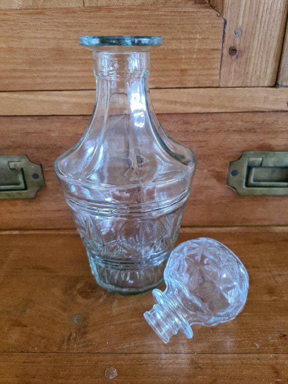 Glazen karaf met glazen stopper