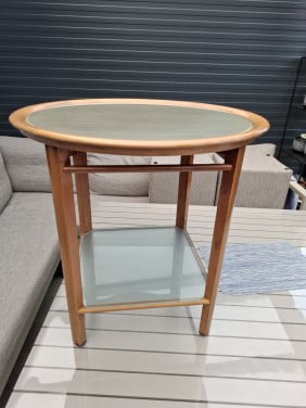 Design bijzettafeltje met melkglas Giorgetti