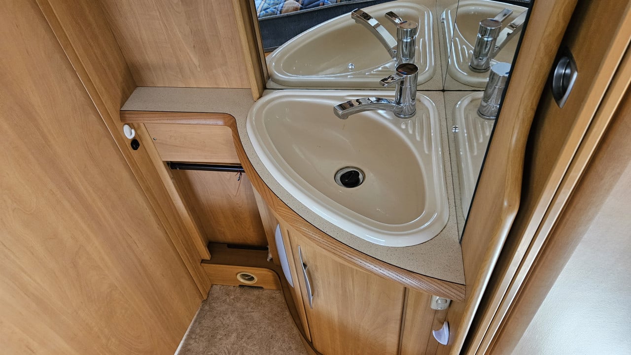 Swift Toscane 410 met Mover een zonnepanelen Boiler