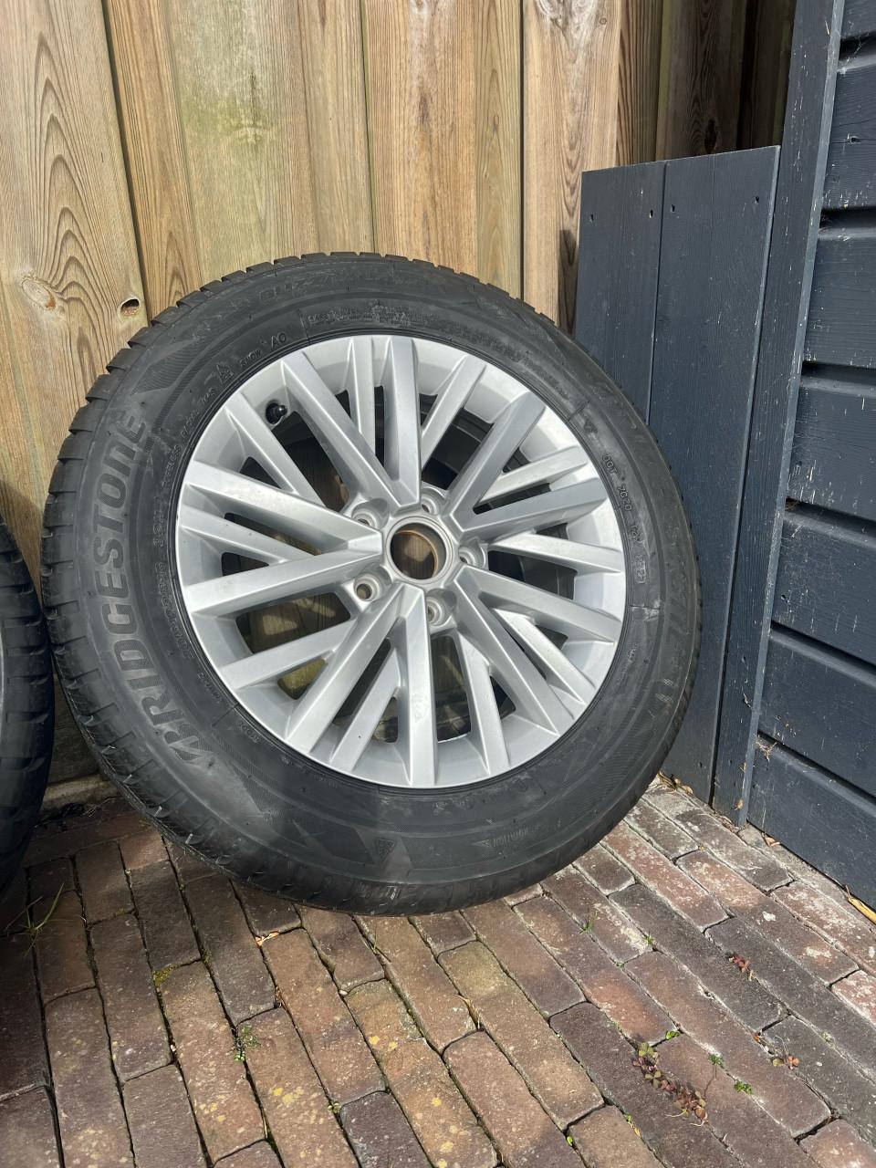 VW T-roc Golf velgen caddy 16 inch nieuwe banden