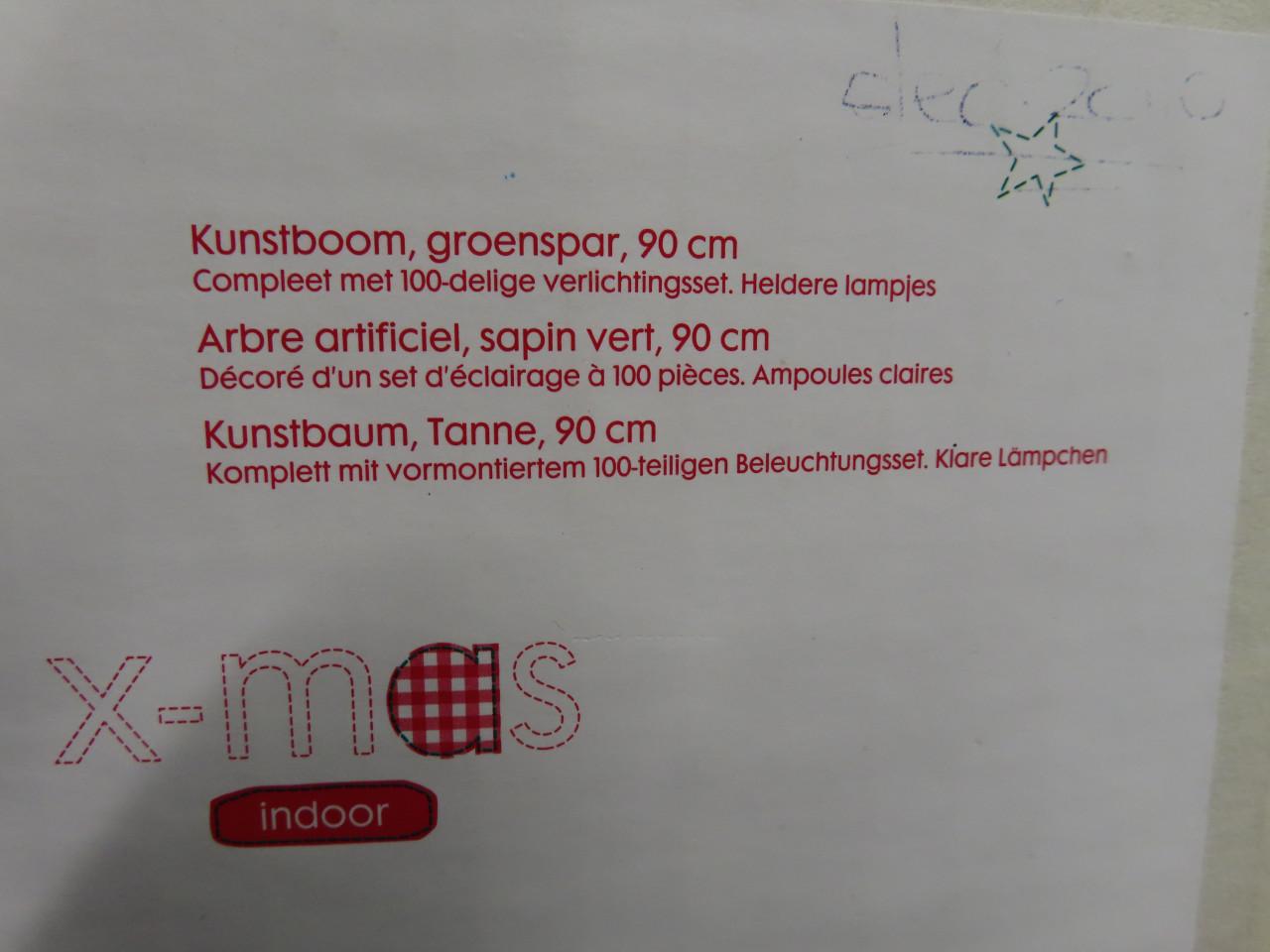 Kerstboom met 220V verlichting €.15,00 Kunstboom,  Groenspar, Hoog 90 cm