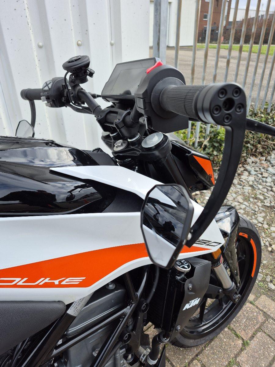 KTM Duke 390 uit 2025. stoere naked bike