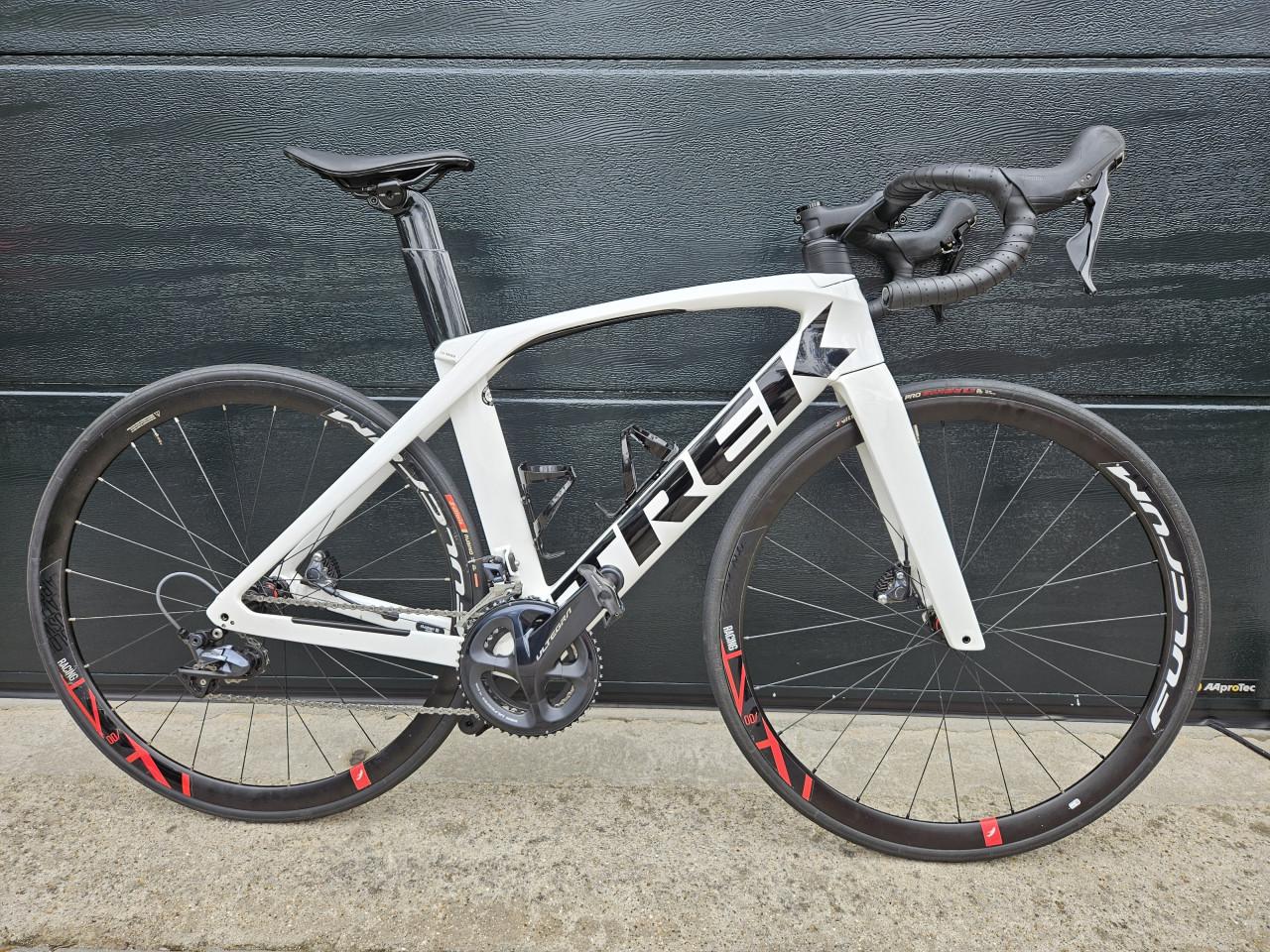 Trek Madone SL 6 in maat 54. Heel mooi!