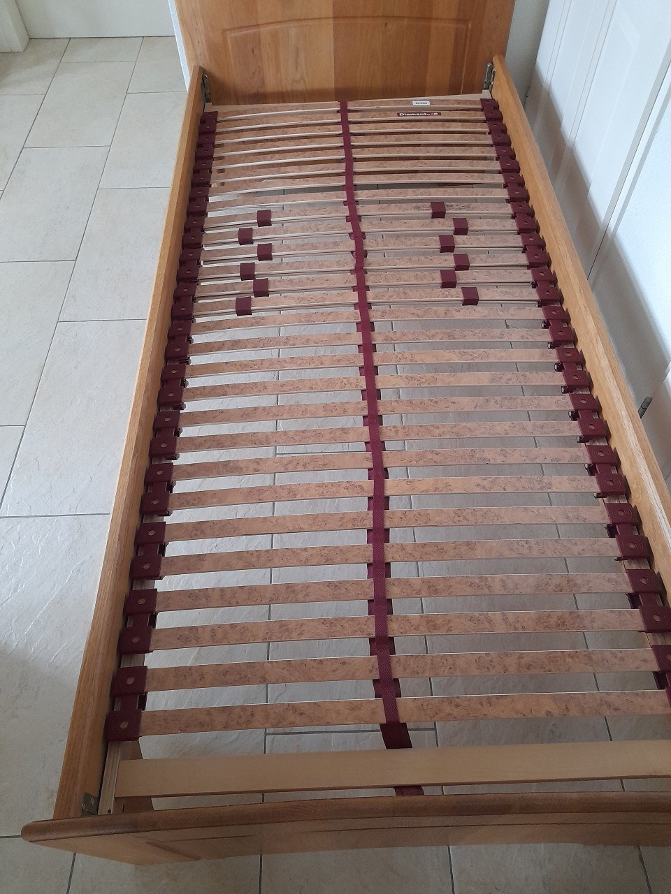 Massief houten 1 Persoons bed 90 x 200 (in goede staat )