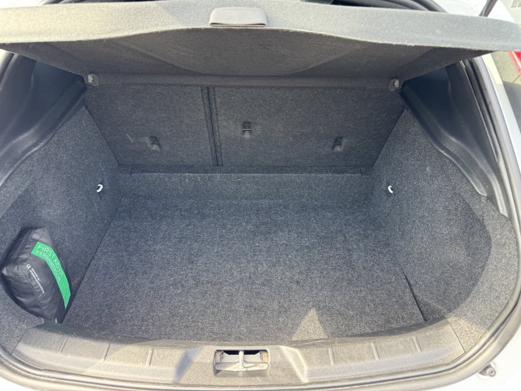 Volvo V40 t3 153pk polar+ sport| panodak| trekhaak| camera| h&k sound