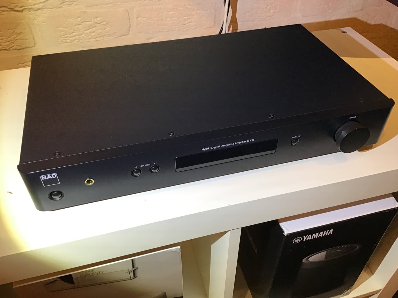NAD C338 stereo versterker met Bluetooth en Chromecast audiostreaming