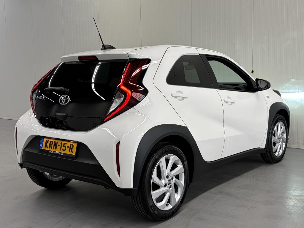 Toyota Aygo x 1.0 vvt-i s-cvt first| stoelverw.| carplay| led| lichtmetaal|