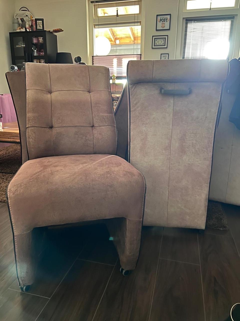 Gratis: grote robuuste tafel 250/105 met 8 stoelen