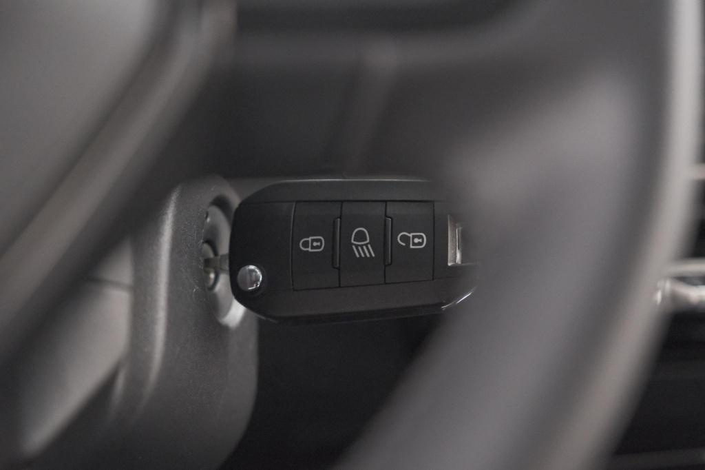 Peugeot 208 1.2 hybrid 110 e-dcs6 allure | apple carplay | parkeersensoren 