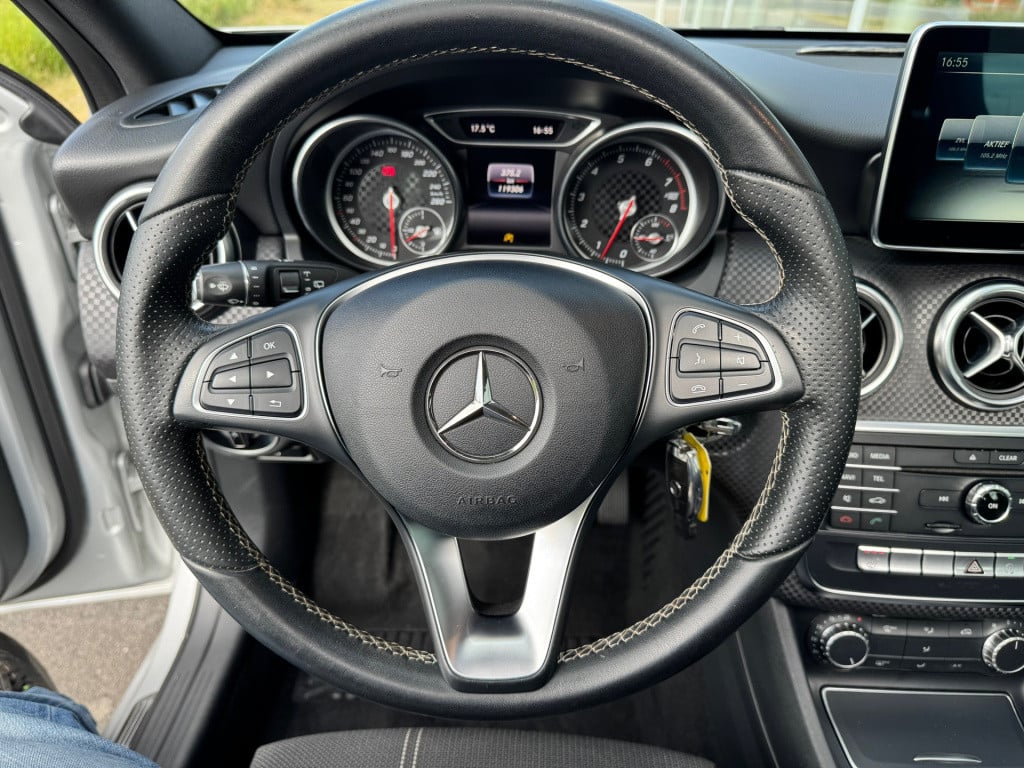 Mercedes-Benz A-Klasse 180 urban , apple-carplay / panorama dak