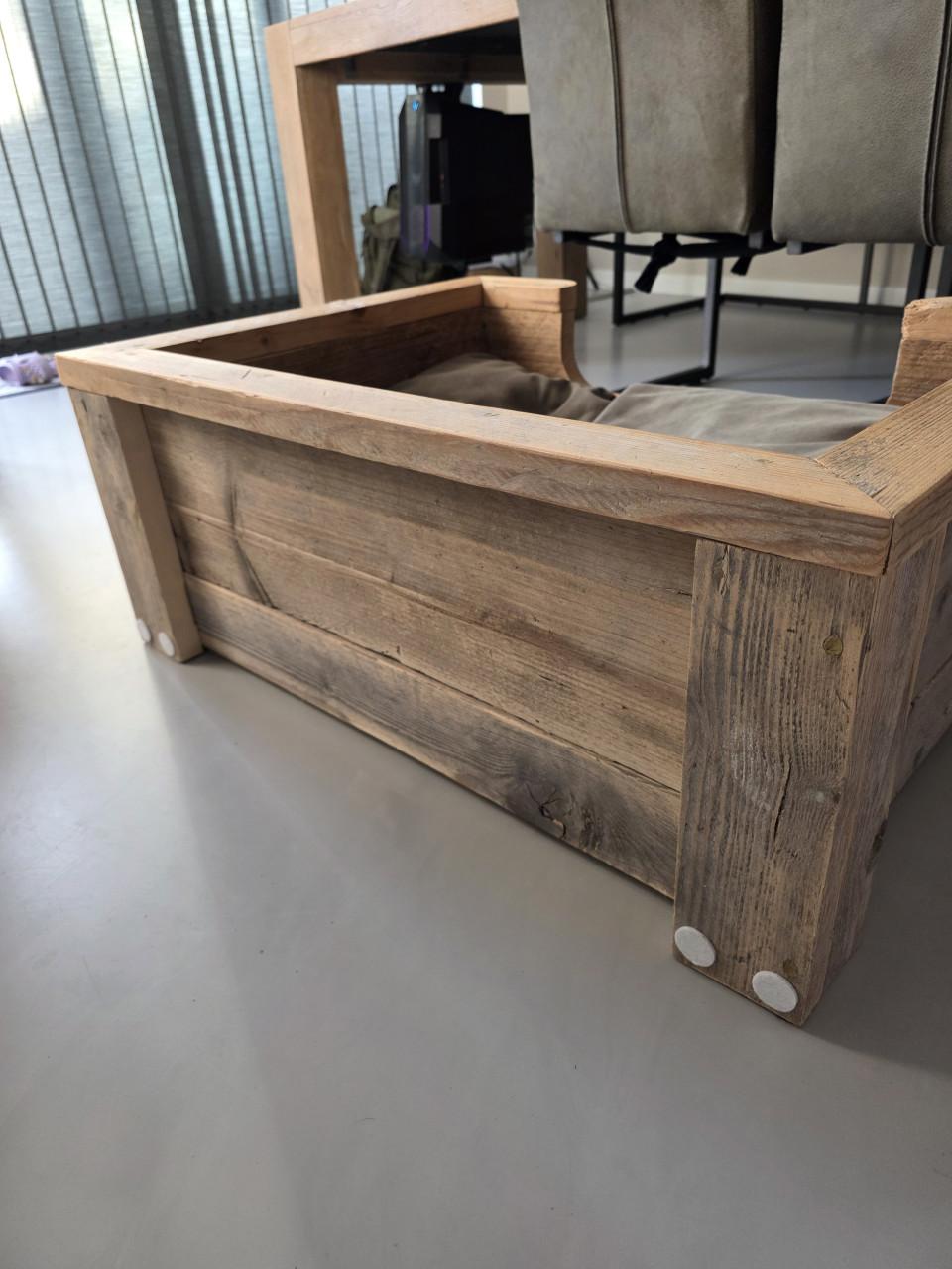 Steigerhouten hondenmand