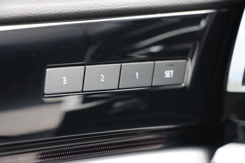 Volkswagen Touareg 3.0 tsi ehybrid 4motion black style 380pk tiptronic | so