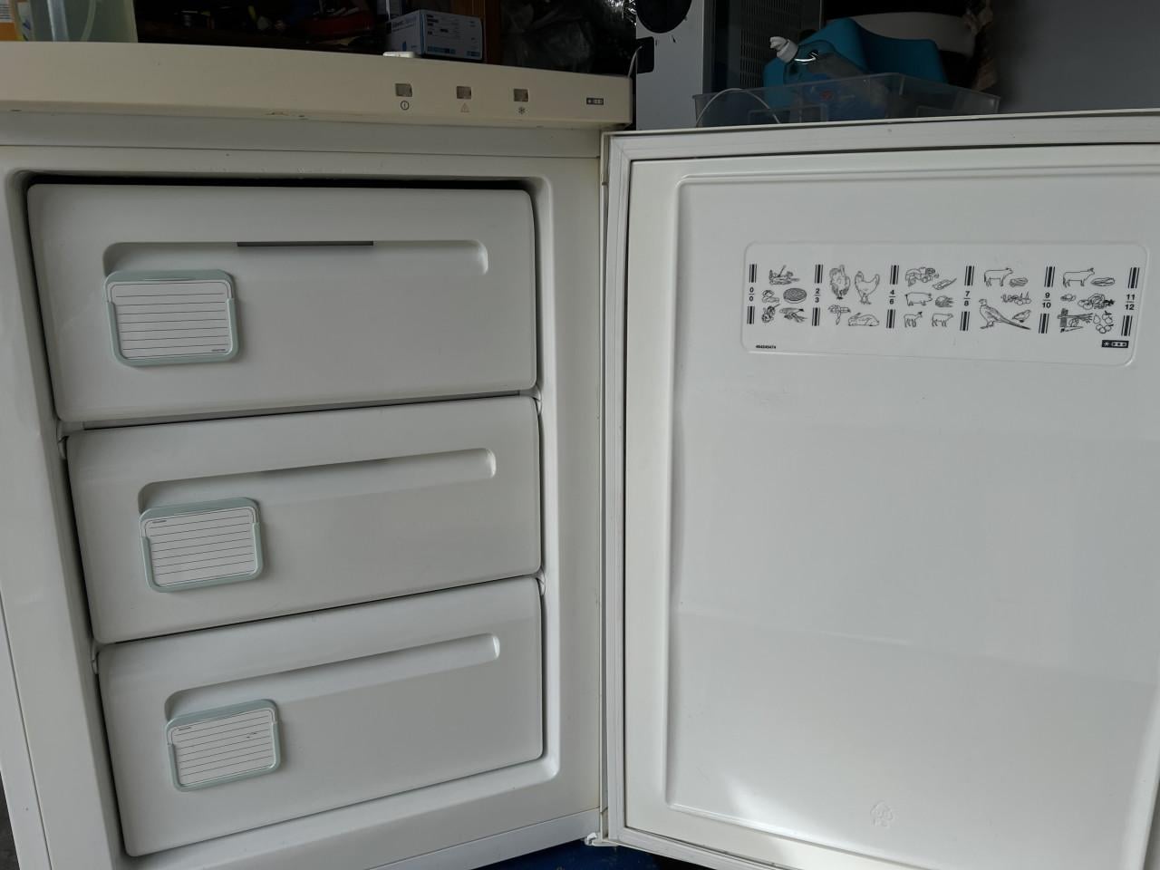 A+ klasse vrieskast 85x60 cm. Inhoud vriezer 110 liter