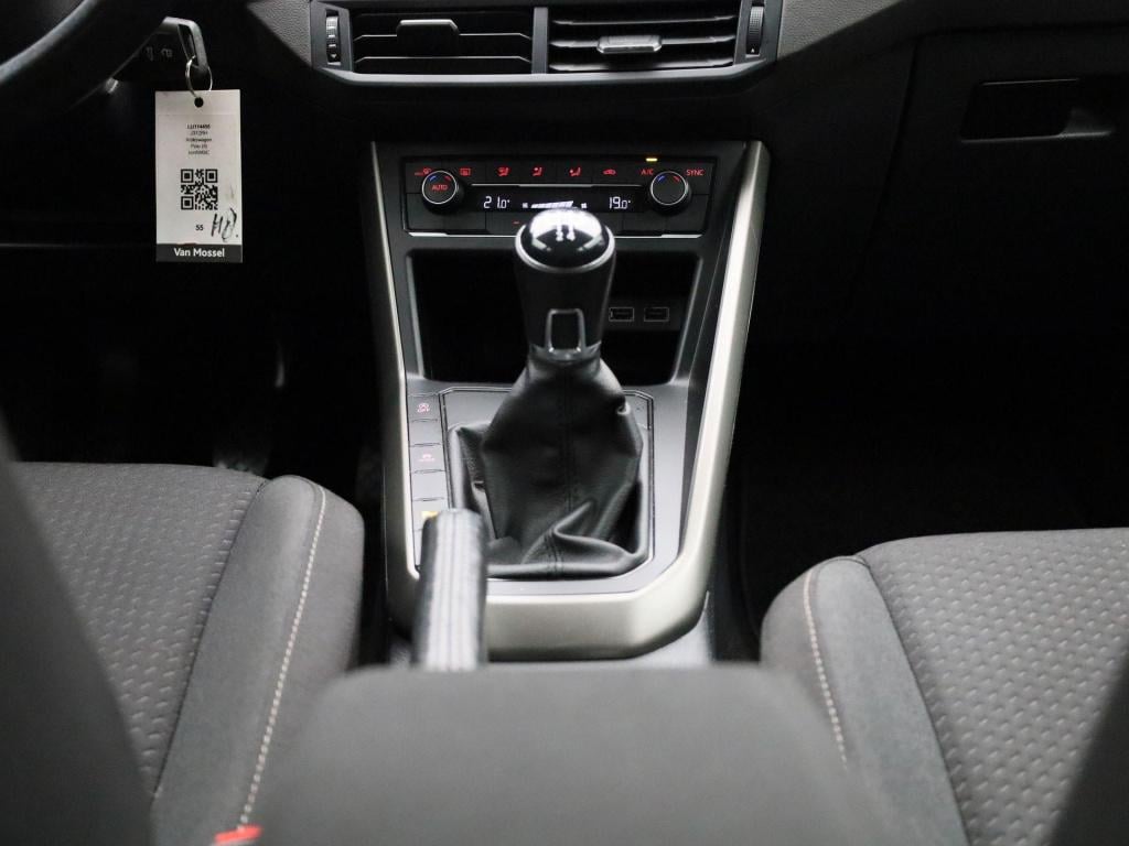 Volkswagen Polo 1.0 tsi comfortline business | parkeer sensoren | navigatie