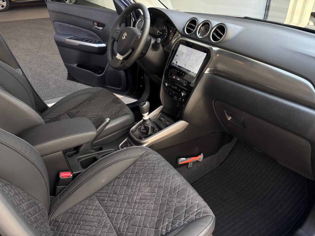 Suzuki Vitara 1.4 boosterjet style smart hybrid