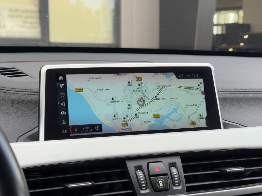 BMW X1 sdrive18i high executive m sport | trekhaak afneembaar | sportstoele