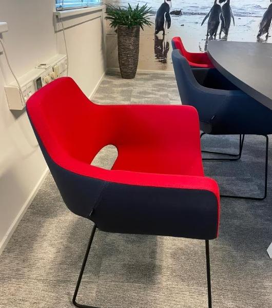 Vergadertafel en stoelen