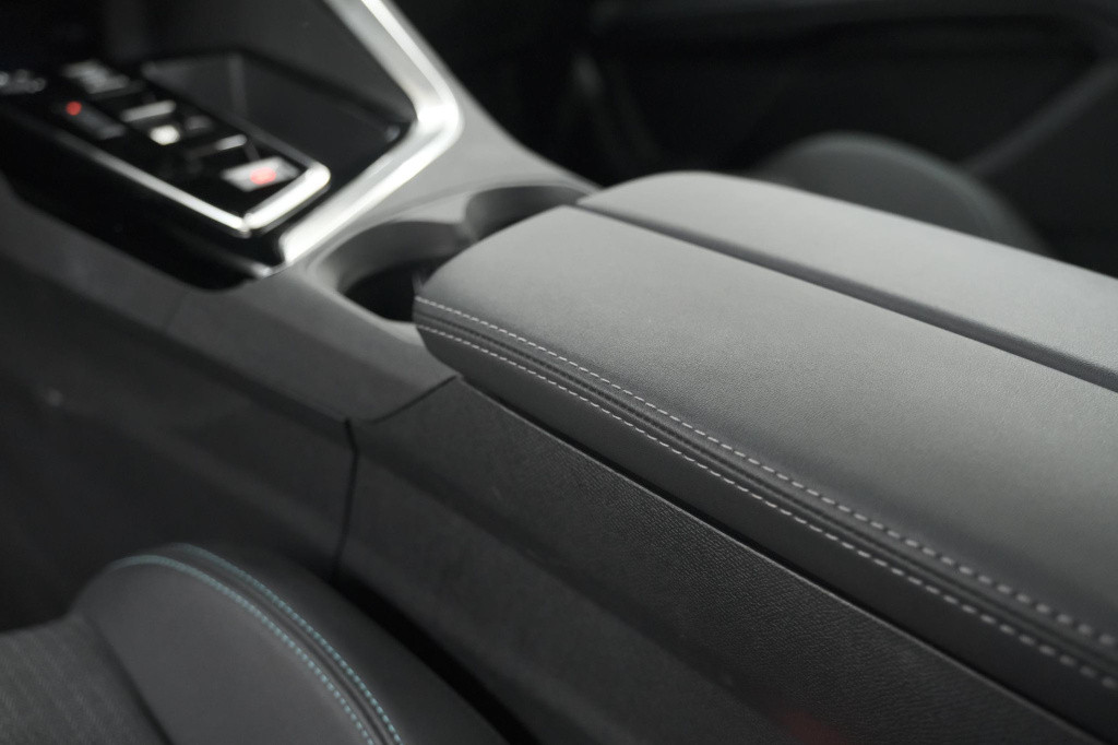 Peugeot 5008 hybrid 136 e-dsc6 allure | camera | apple carplay | navigatie 