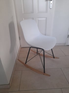 Schommelstoel (in goede nette staat )  Normale maat ( niet klein)