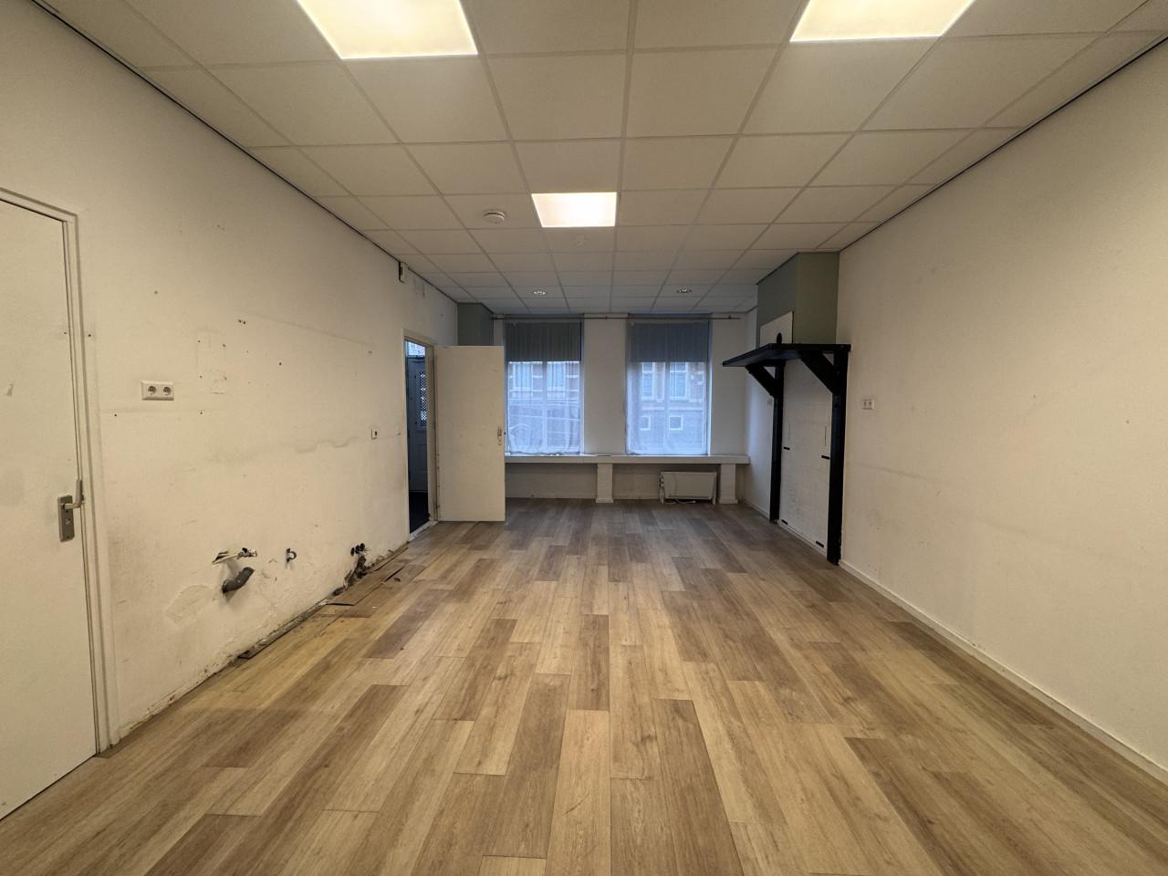 TE HUUR | Representatief bedrijfspand op zichtlocatie in Vlissingen