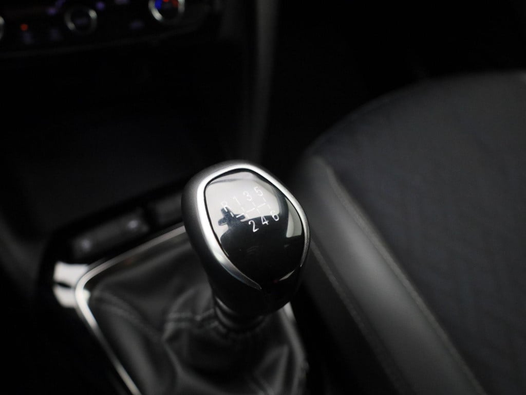 Opel Corsa 1.2 elegance | navigatie | camera | climate control | parkeersen