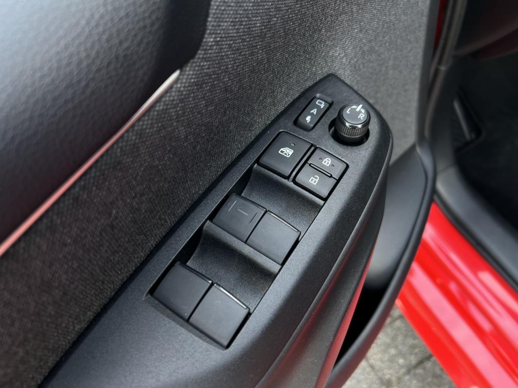 Toyota Yaris 1.5 hyb. launch ed. | stuurverwarming | stoelverwamring | dode