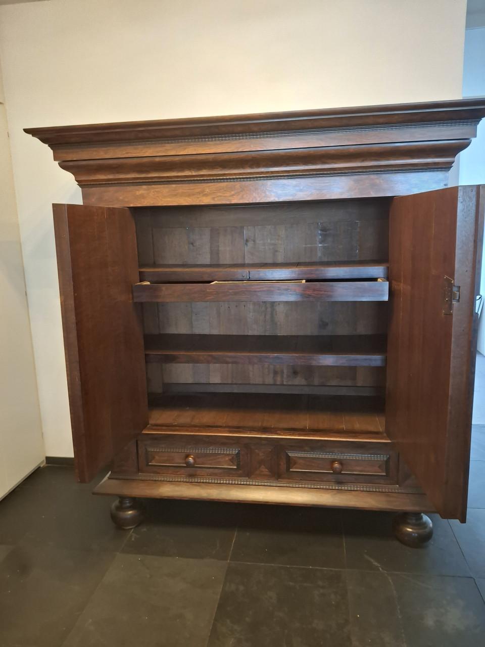 Eikenhouten kussenkast, kopie naar oud voorbeeld, ca 1920