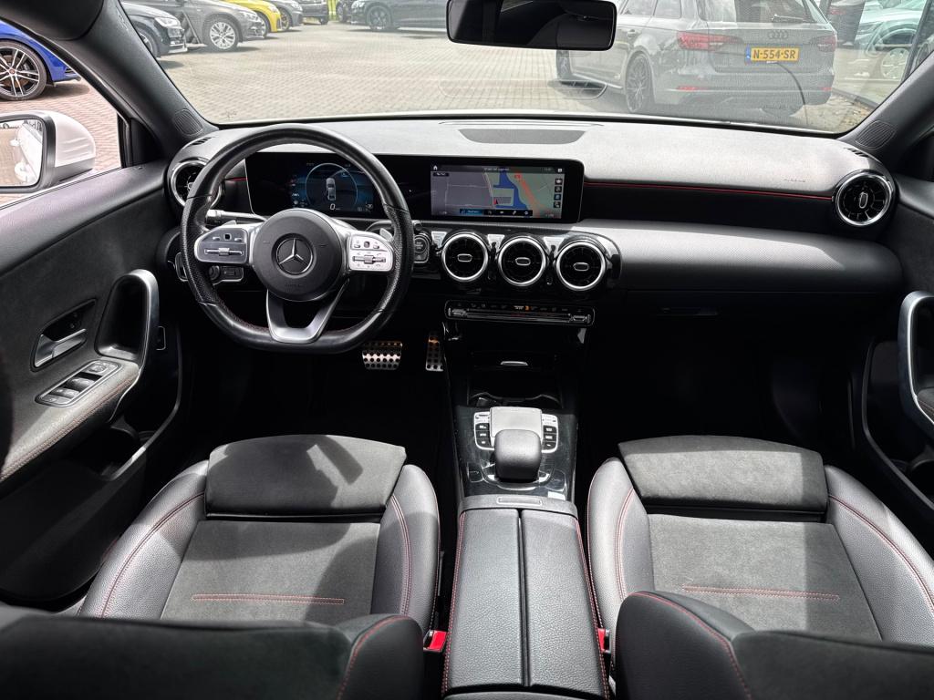 Mercedes-Benz A-Klasse 200 amg edition premium plus * camera * carplay * 18