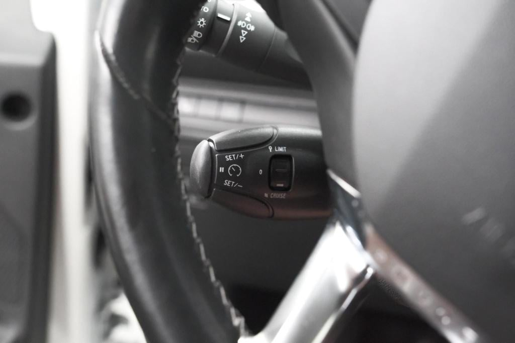 Peugeot 2008 puretech 110 eat6 allure | trekhaak | apple carplay | parkeers