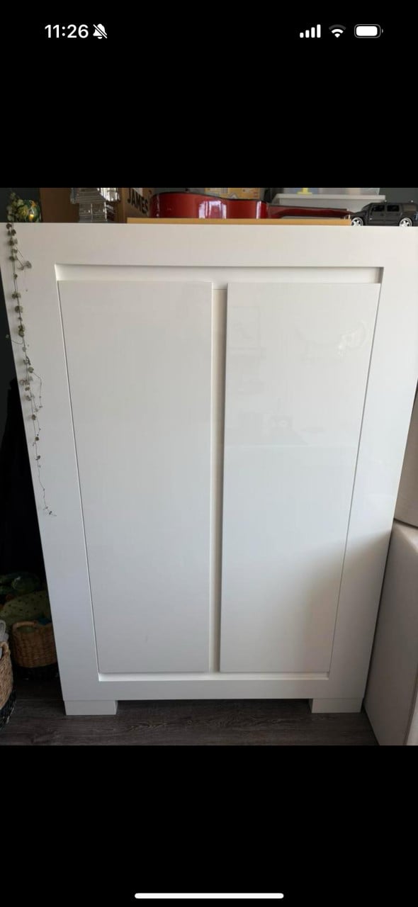 Kledingkast en commode