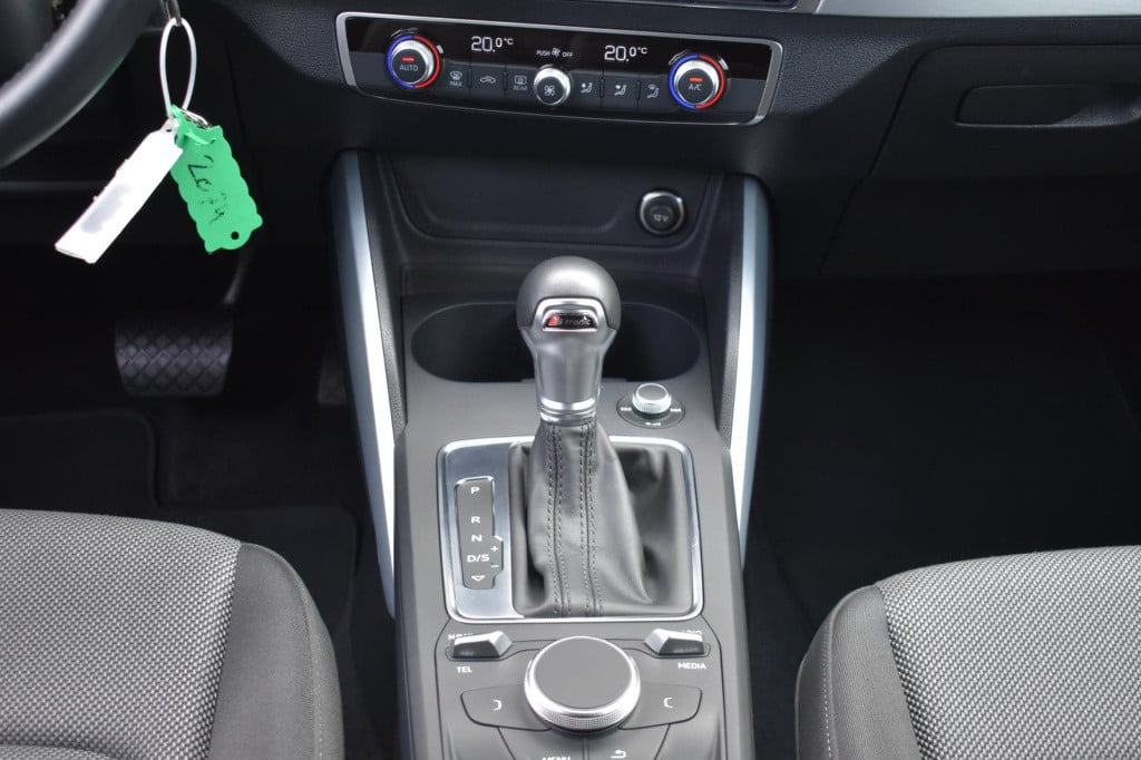Audi Q2 35 tfsi epic | afn. trekhaak | navigatie | nap | cruise controle | 