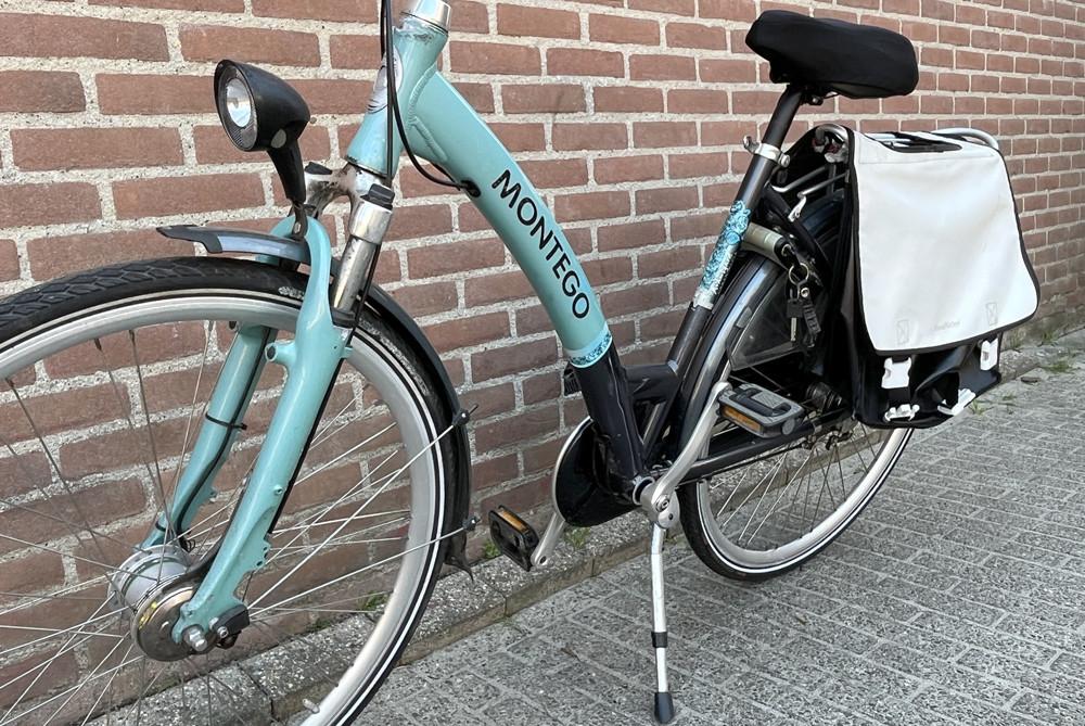 Nette lichtgewicht damesfiets Montego met fietstassen