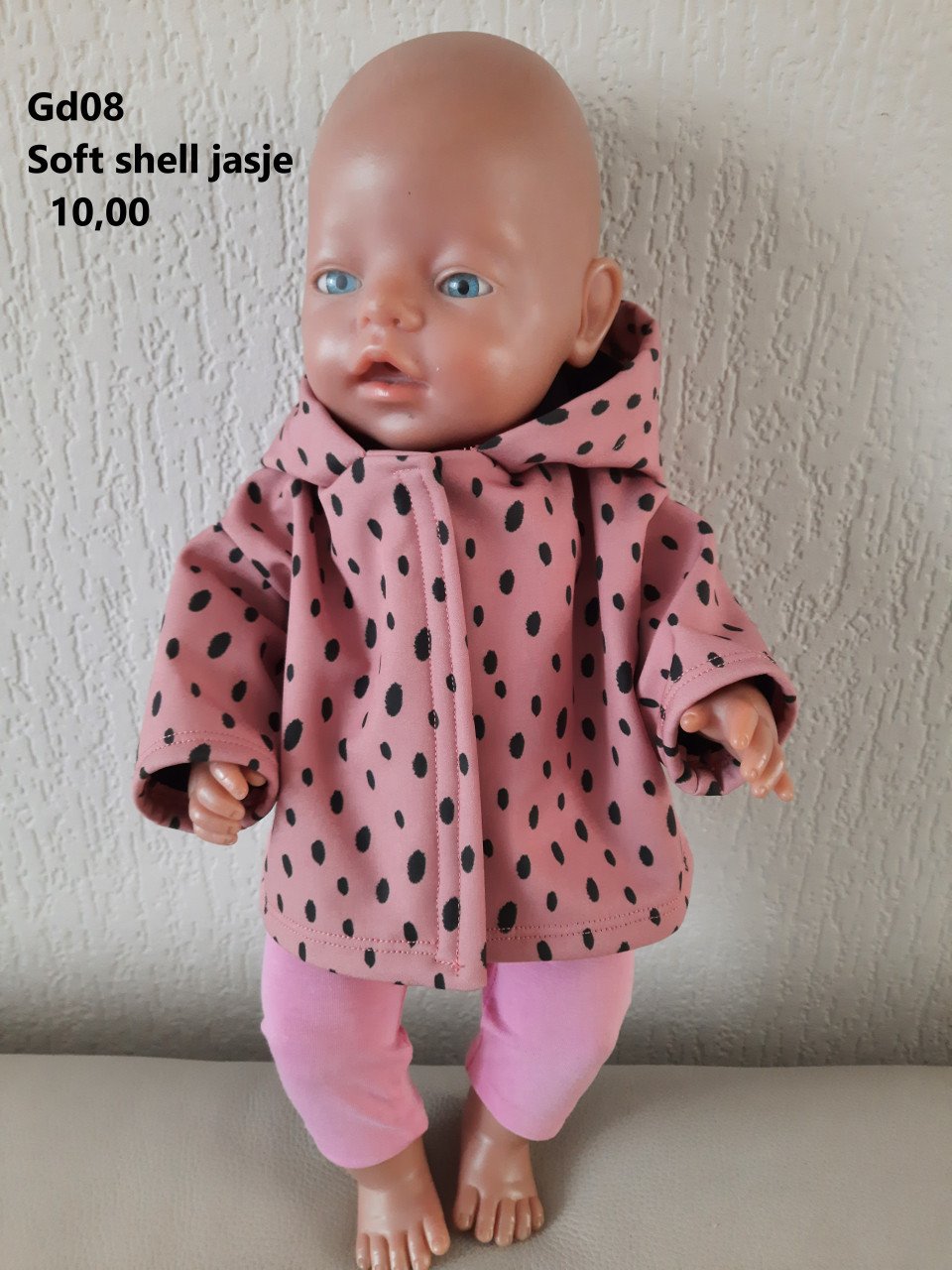 Leuke poppenkleertjes baby born. Jasje. Opbrengst KiKa.