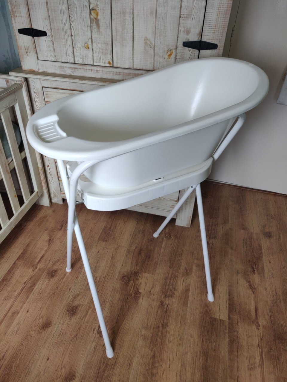 Fijn babybadje met standaard (HEMA)
