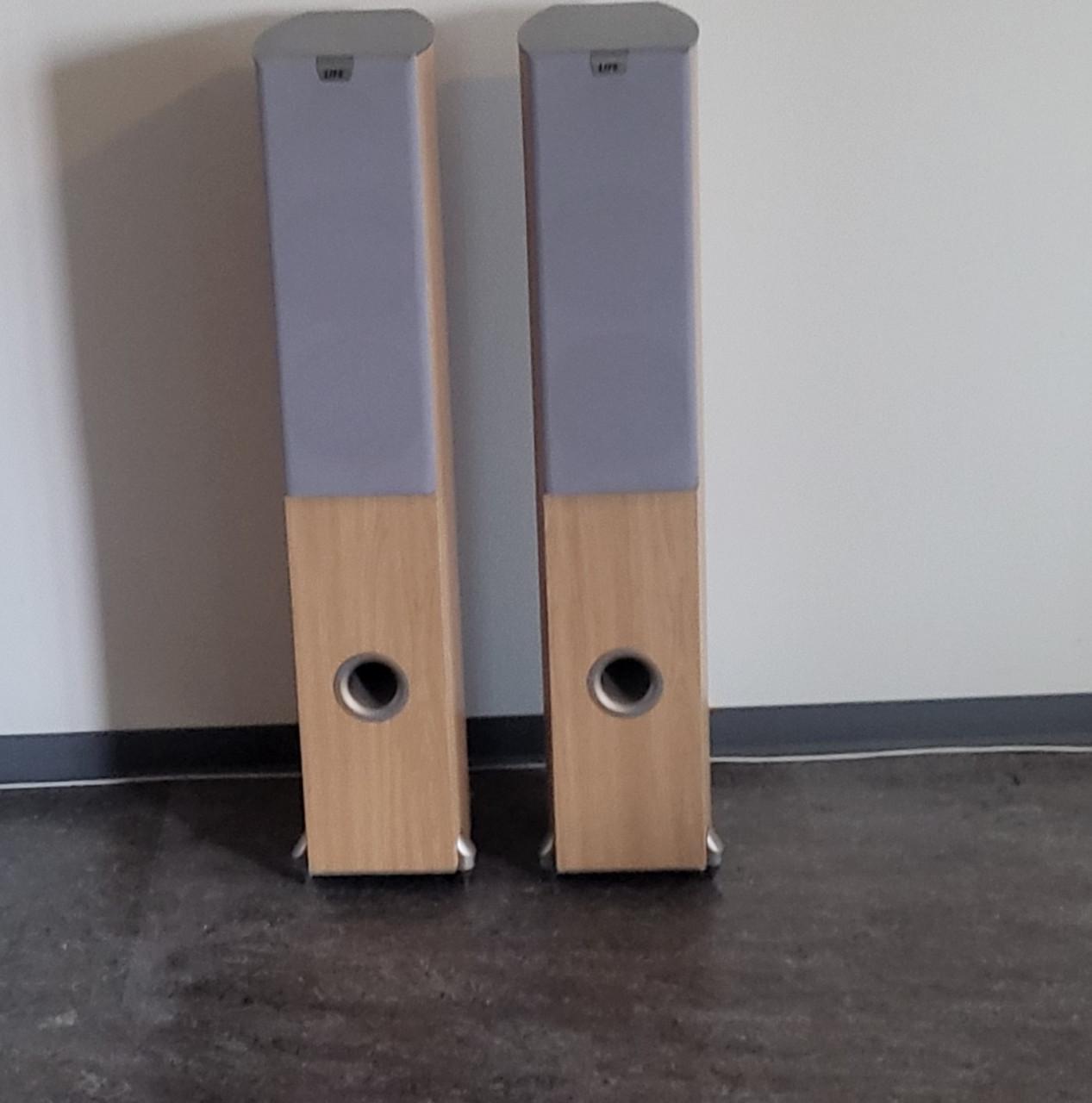 Wegens niet ophalen wederom aageboden     speakerset merk life