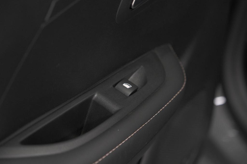 Peugeot 208 1.2 hybrid 110 e-dcs6 allure | apple carplay | parkeersensoren 
